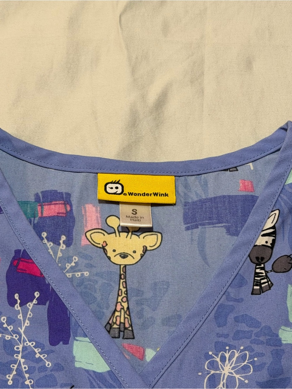 WonderWink 4 Pocket Zoo Giraffe Zebra‎ Print Medical Scrub Top Small 100% Cotton - Picture 3 of 9